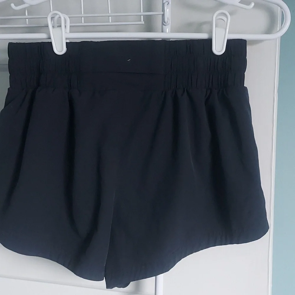 Varley Kallin Running Shorts 1.5” Active Athletic Outdoor Run Yoga Dance Gym - Picture 3 of 6